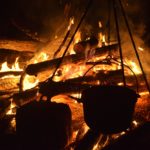 Cuisine sur le feu au camp de Kopija.